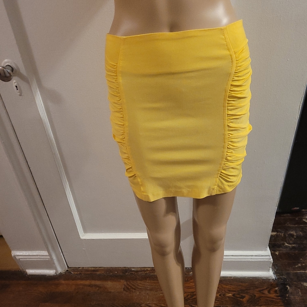 YELLOW BODYCON MINI SKIRT Y2K size Small/4/5 Shirred front/back sides NWT